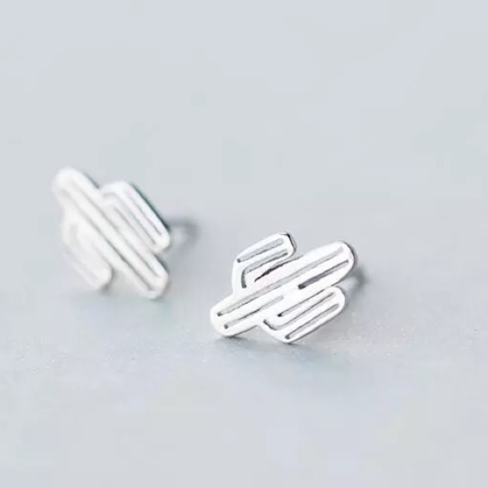 Silver Plated Earrings. SALE, NO OFFERS ❗️ - Picture 3 of 3